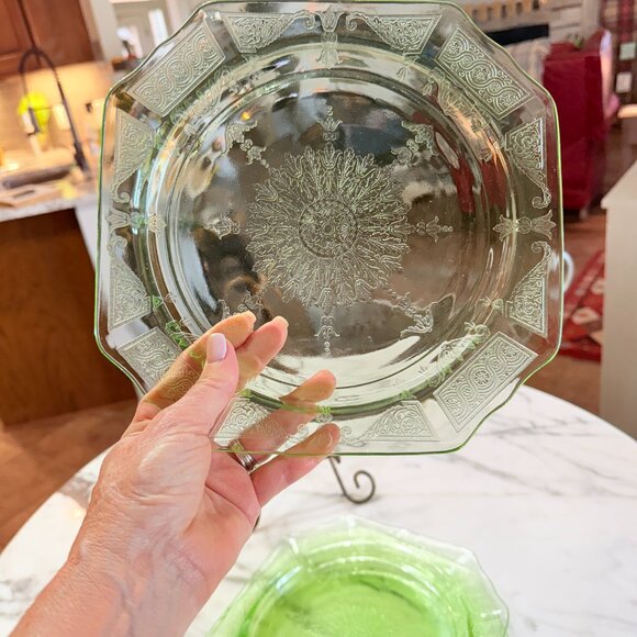 4 Uranium/Vaseline Depression Glass dinner plates 1930's Anchor Hocking - Picture 10 of 17